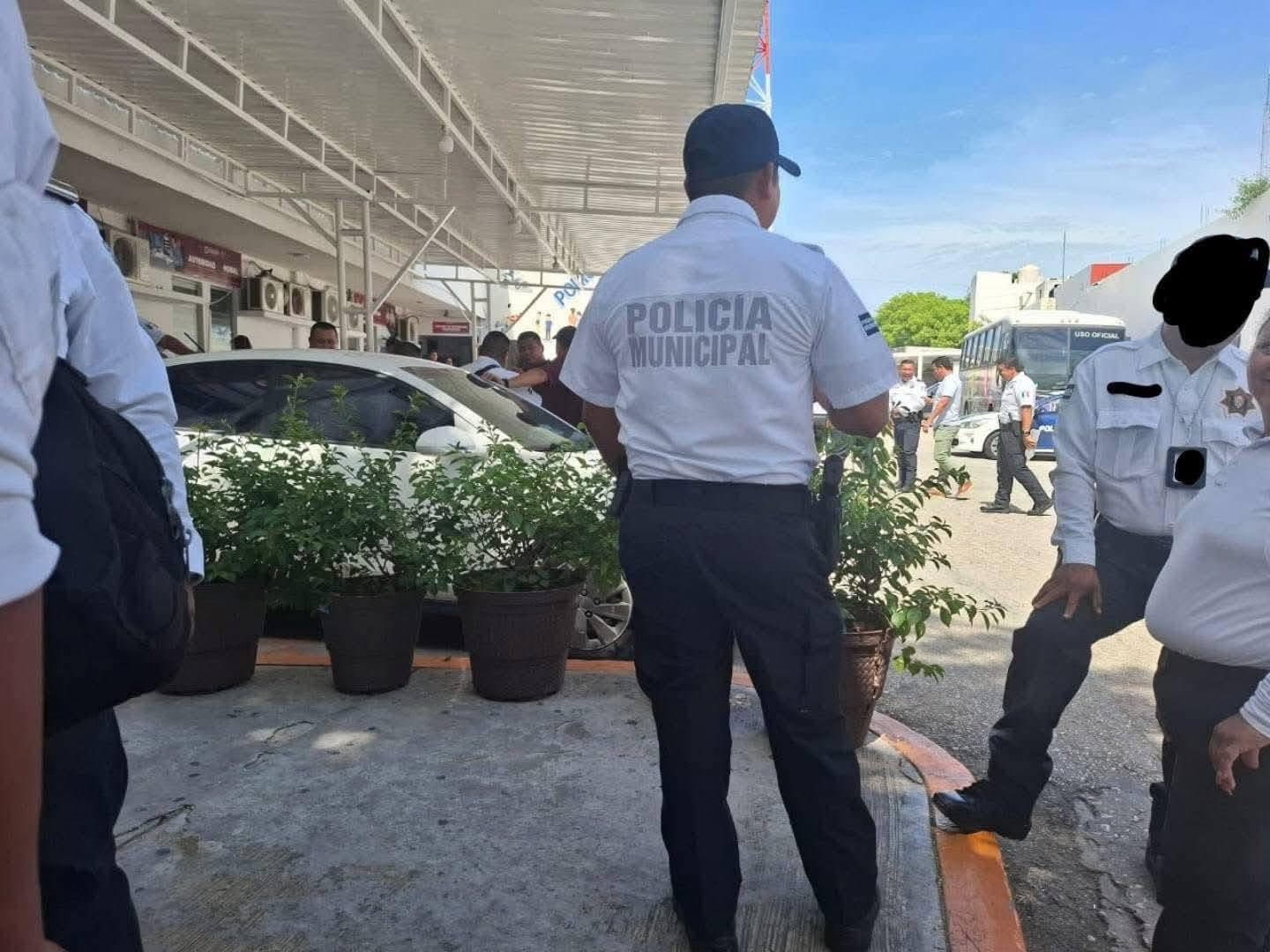 Policías paran labores en Ciudad del Carmen, Campeche 