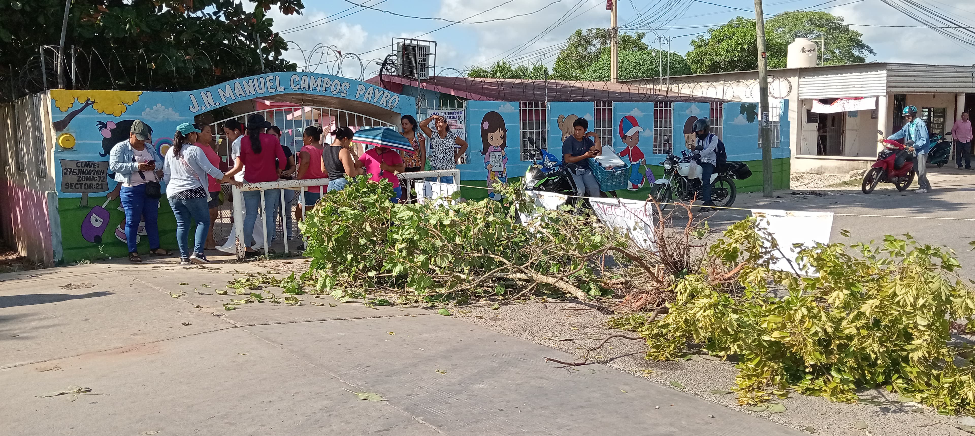 Logran con bloqueo asignación de nueva maestra