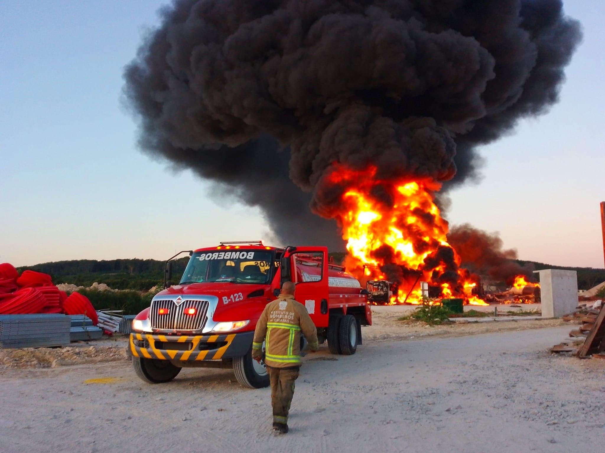 Se incendia centro de Acopio del Tren Maya en Campeche