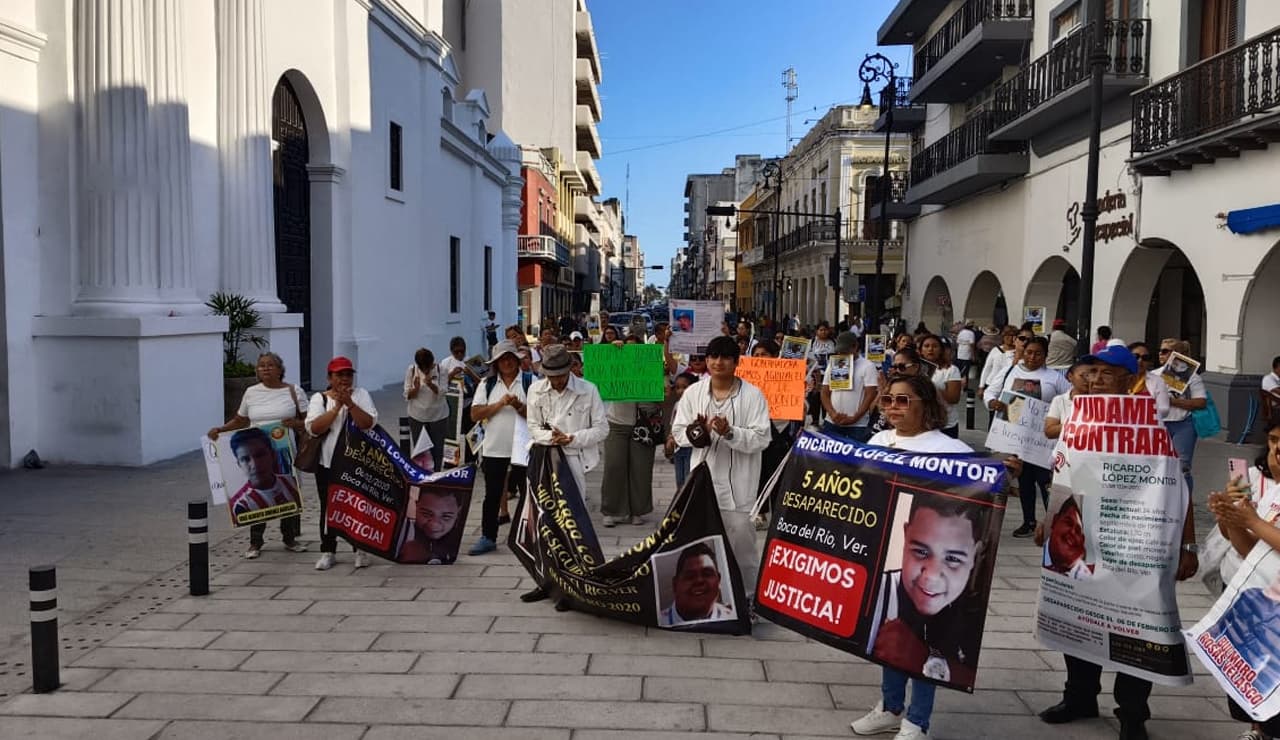 Marchan familiares de desaparecidos en Veracruz 