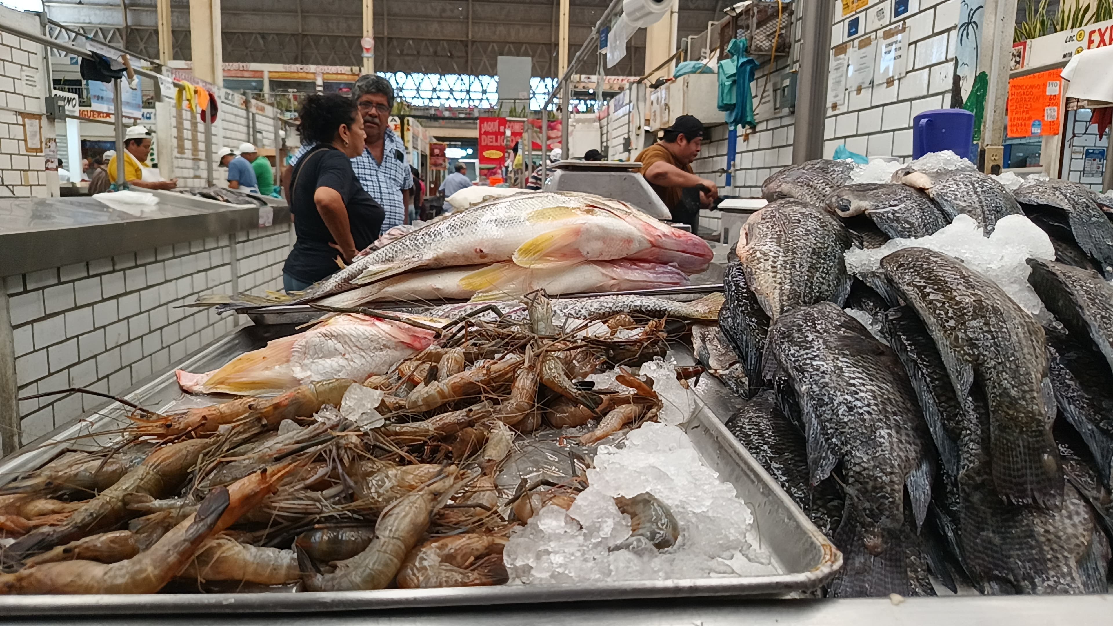 Locatarios de pescados y mariscos esperan repunte de 100% en ventas 