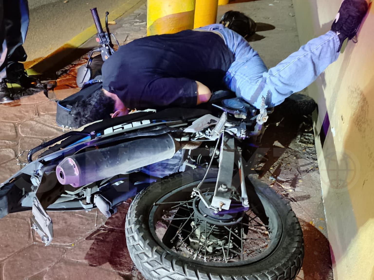 Muere motociclista tras derrapar en Periférico de Villahermosa 