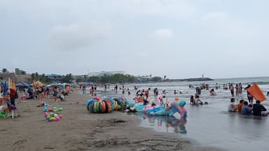 ImagenAbarrotan playas de Veracruz pese a Frente Frío 37