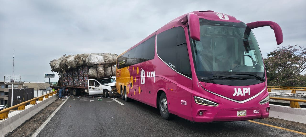 Dos personas terminan heridas tras aparatosos siniestros 