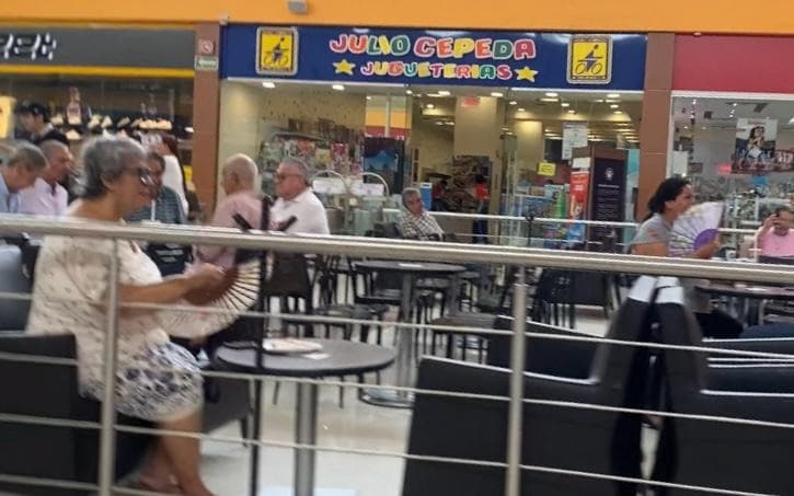 Dejan sin aire acondicionado Galerías Tabasco 2000 