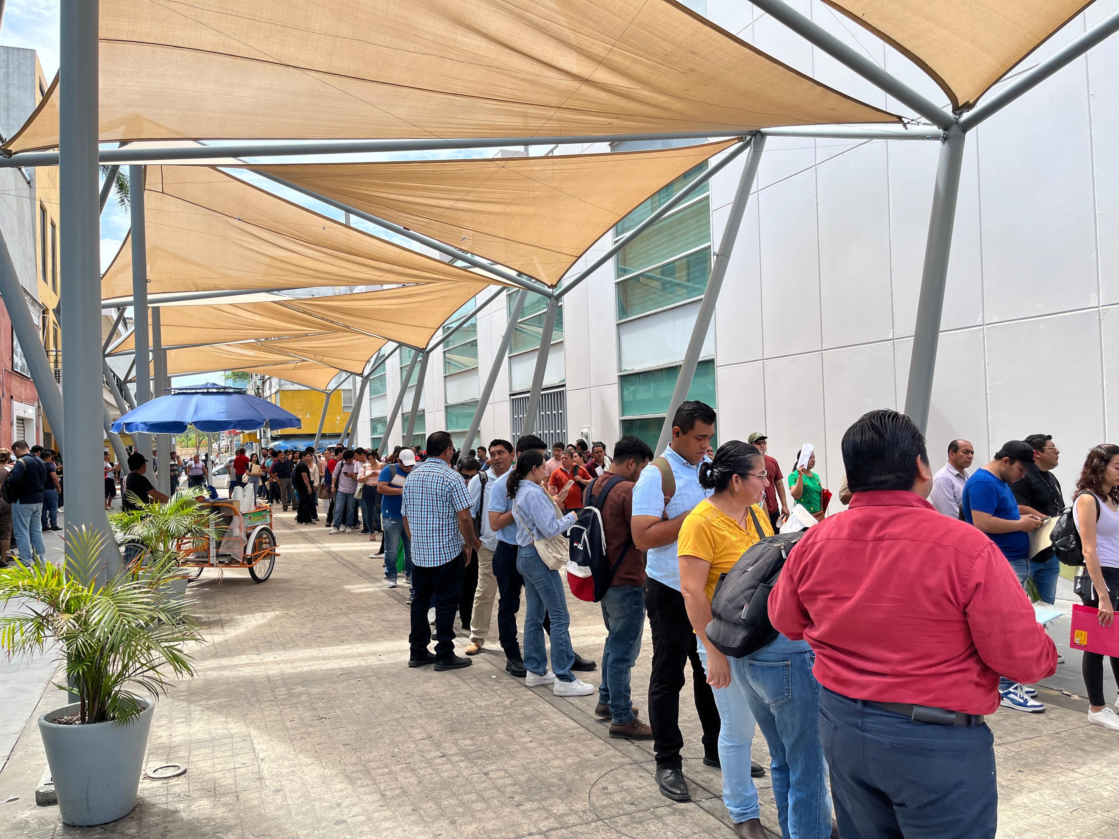 Más de 1,106 desempleados buscan trabajo en feria laboral 