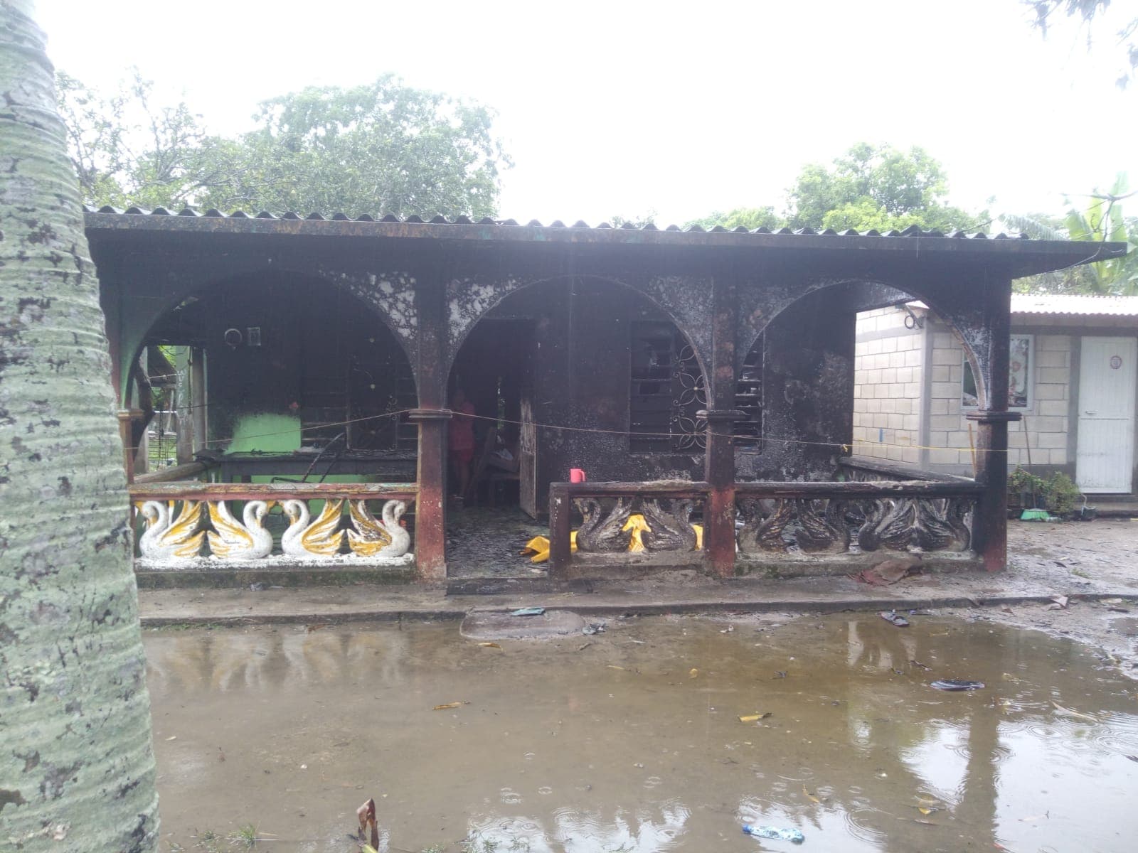 Se incendia casa en Comalcalco