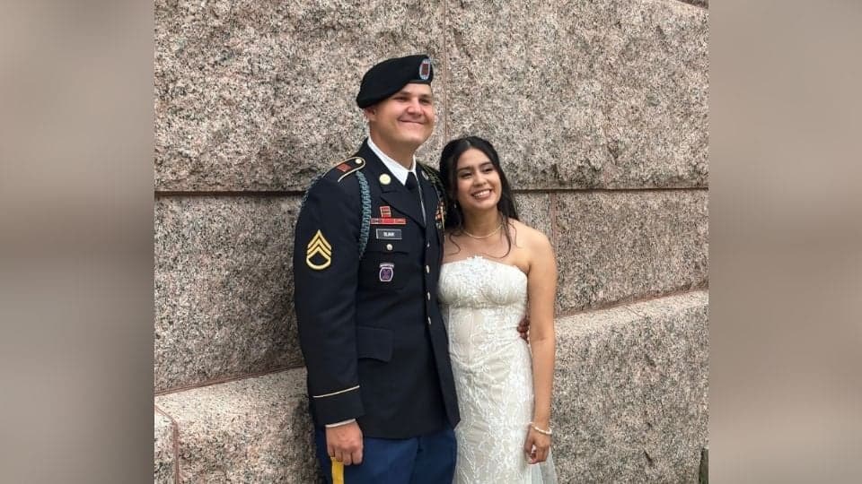 Libra deportación esposa de militar estadounidense a punto de alistarse a guerra