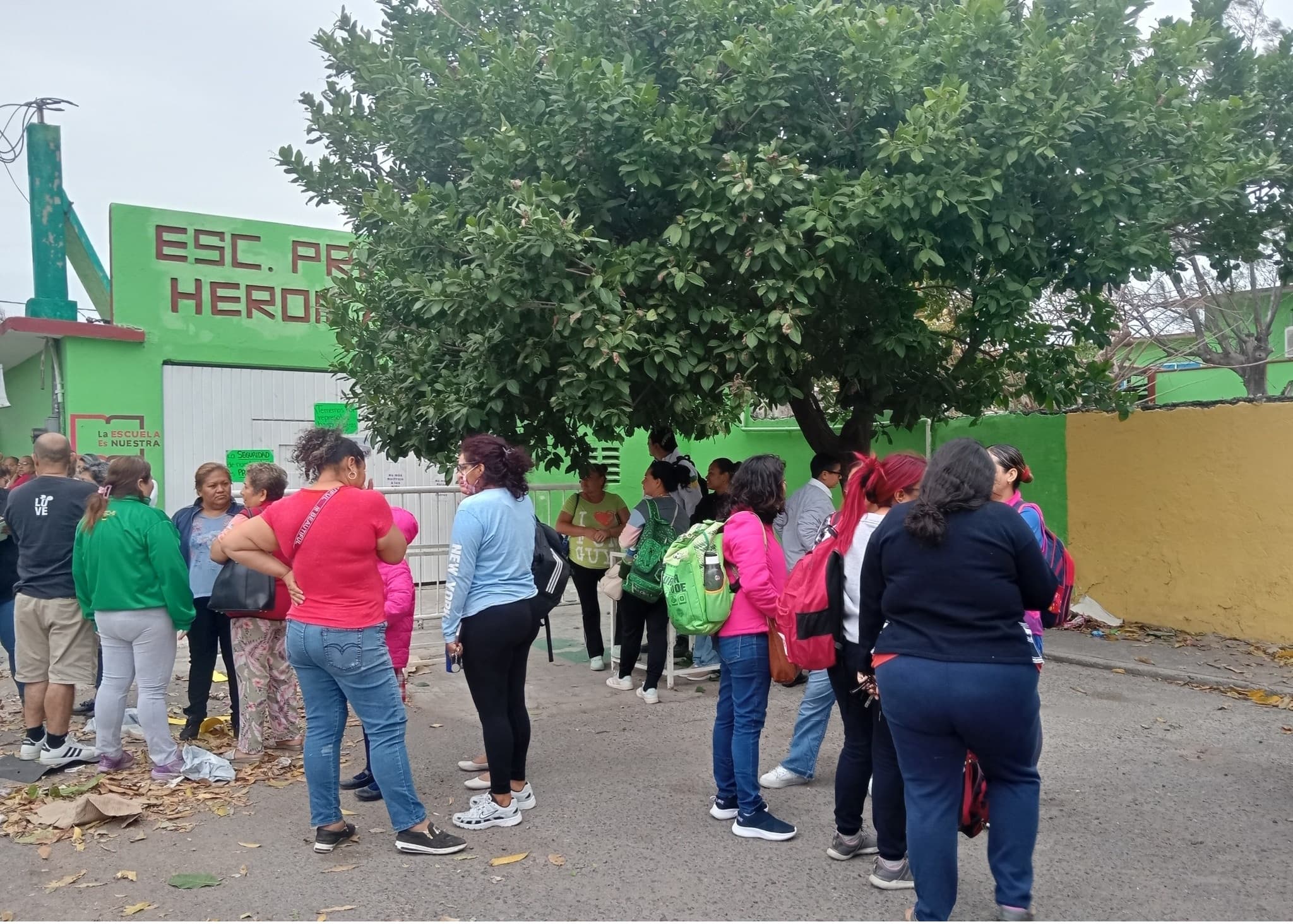 Piden padres de primaria separación de intendente