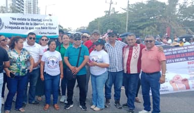 ImagenProtestas de maestros en Cancún desatan trafico 