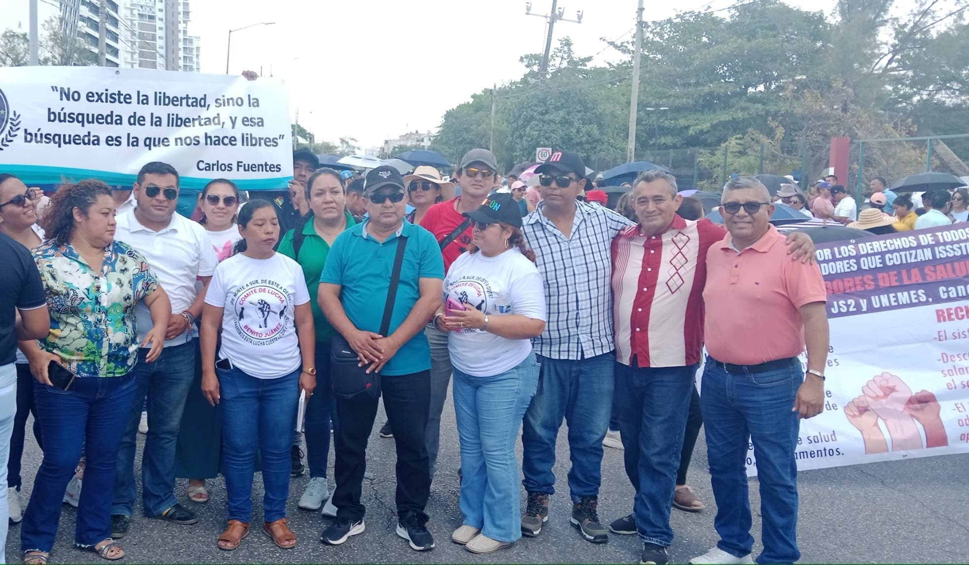 Protestas de maestros en Cancún desatan trafico 