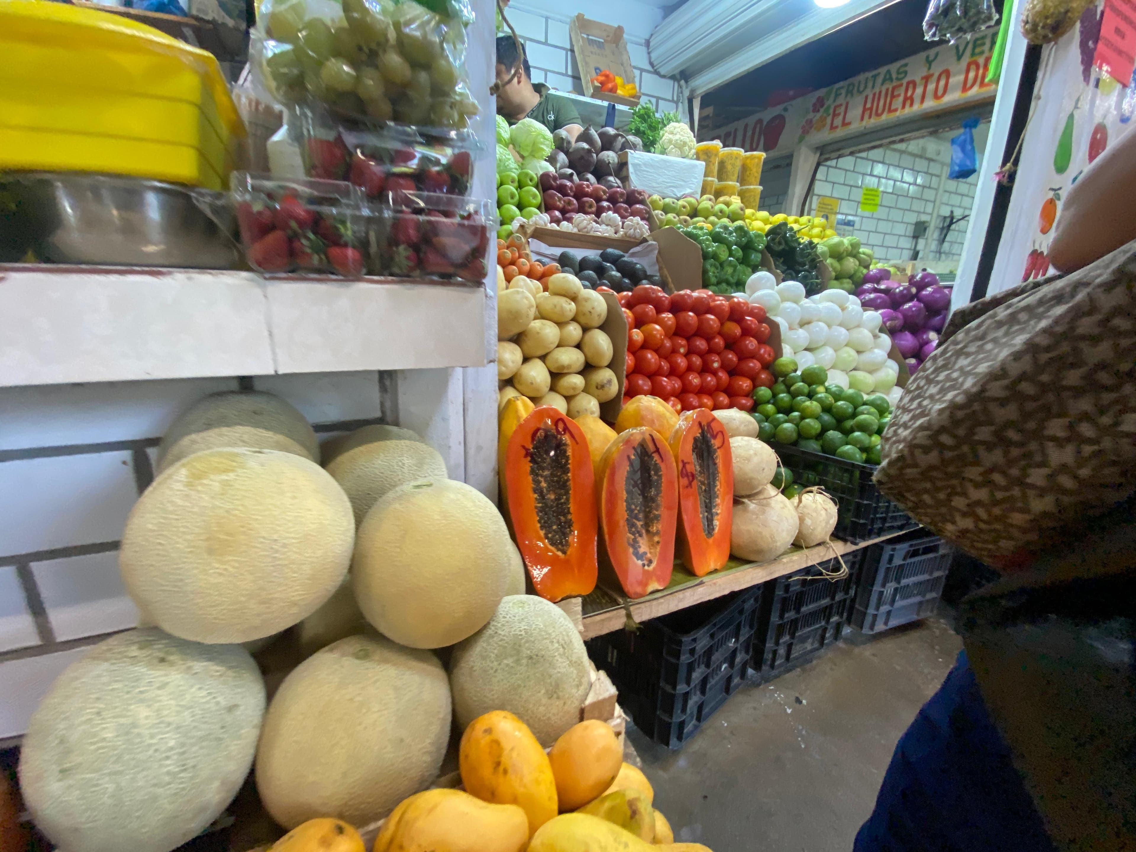 Se dispara precio de frutas y verduras en el "Pino Suárez"