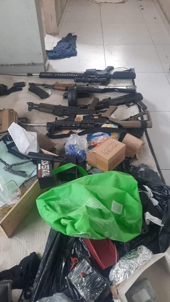 Aseguran en operativo armas, explosivos y drogas