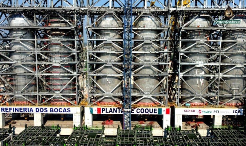 Niega Pemex incendio en la Refinería Olmeca; reporta solo "emanación de vapor"