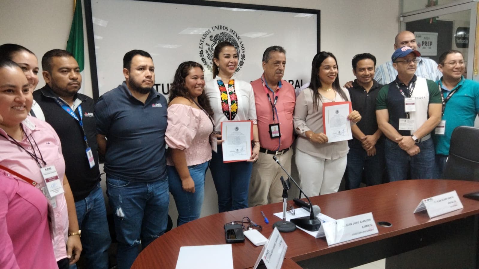 Entrega INE constancias a diputados federales electos