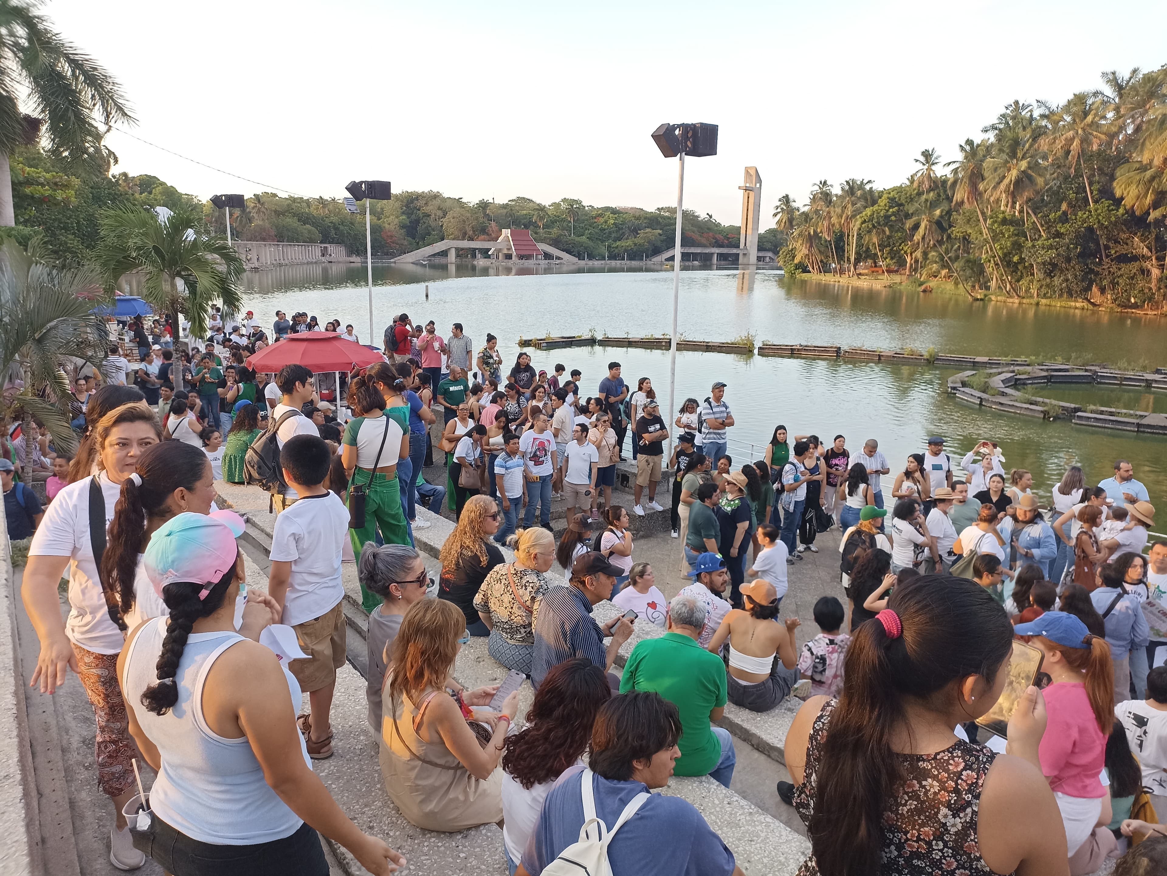 Defensores de Parque La Venta llenan Foro Laguna