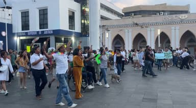 ImagenMarchan contra el Museo Nacional Olmeca