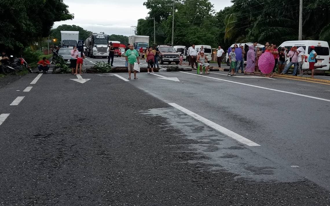 Bloquean "carretera libre" Seybaplaya-Champotón
