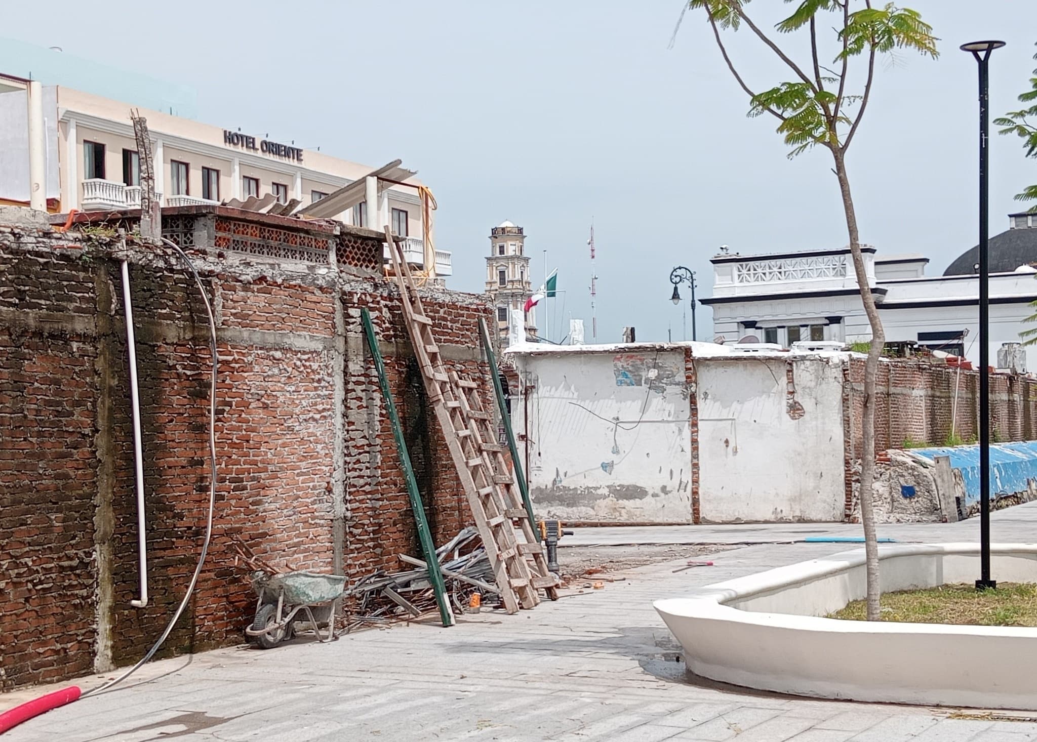 Lluvias dañan mercancía de locales del ex mercado Miguel Alemán 