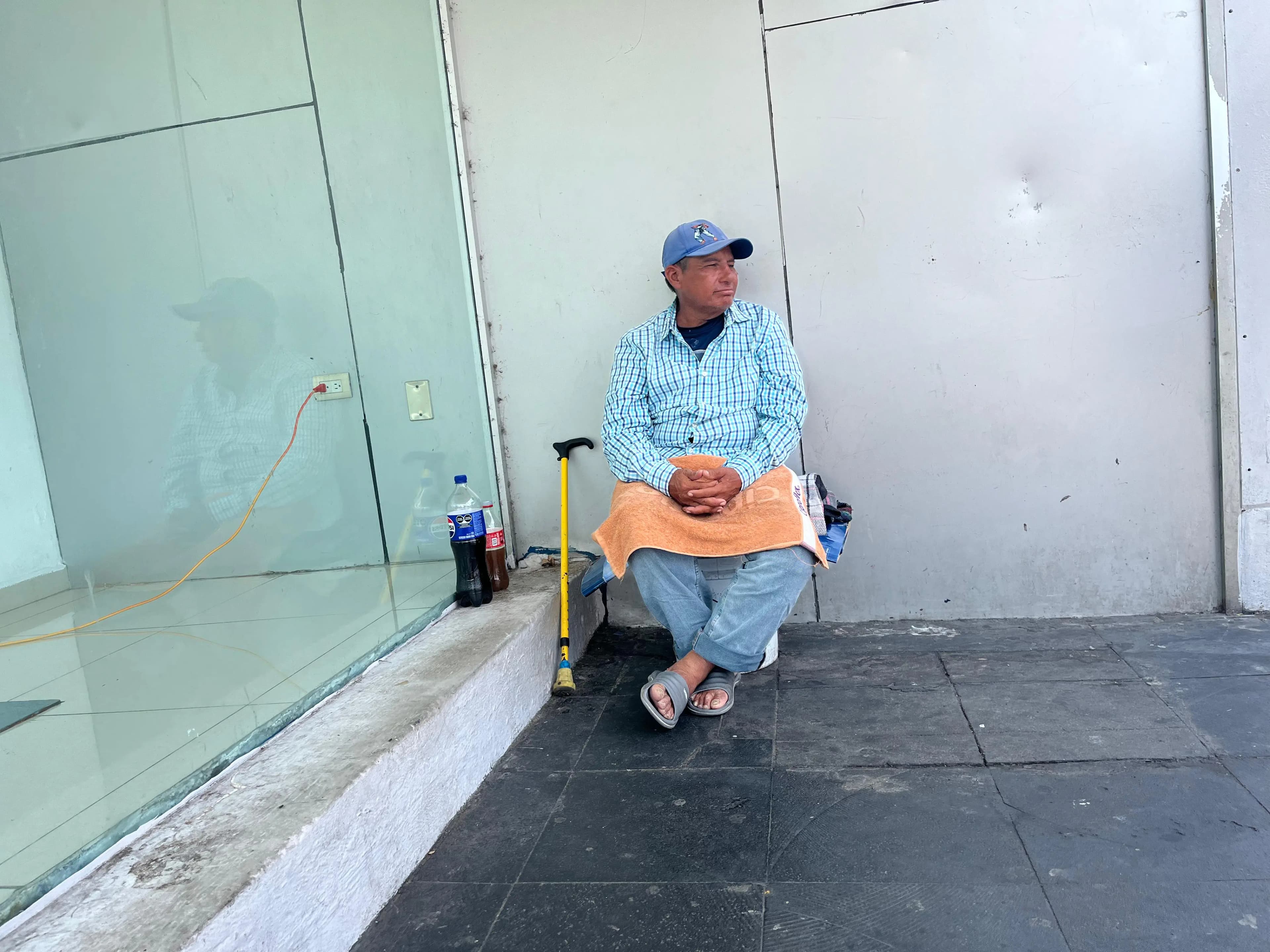 'Ni con doble chamba alcanza'