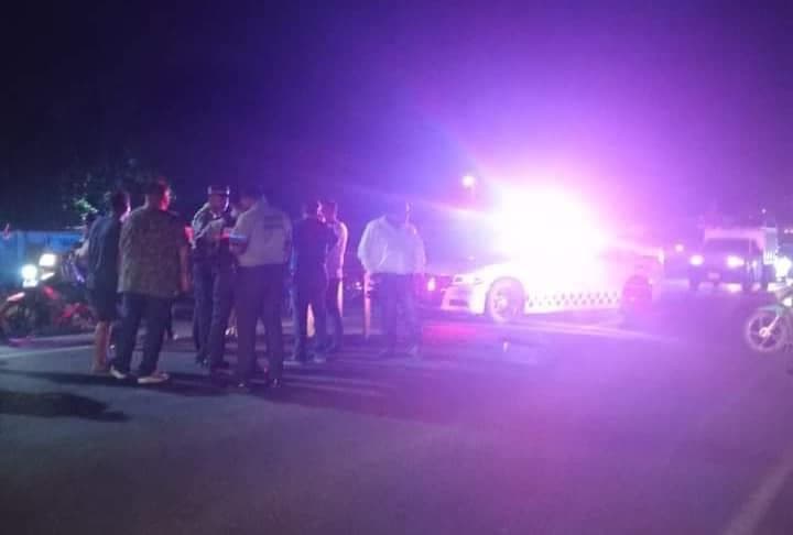 Bloquean vecinos carretera por desalojo de anciano en Tabasco