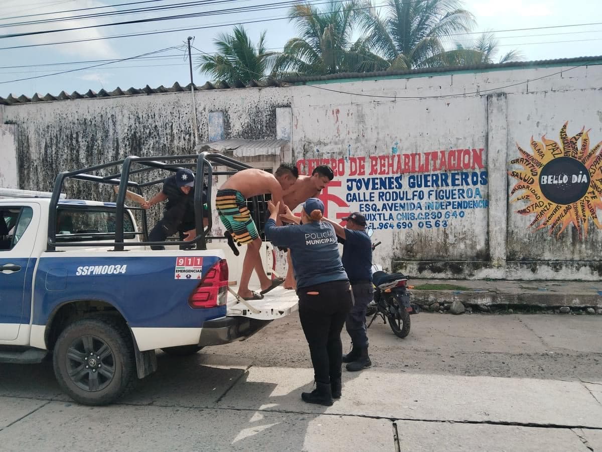 Barren con "tazos dorados" en Huixtla