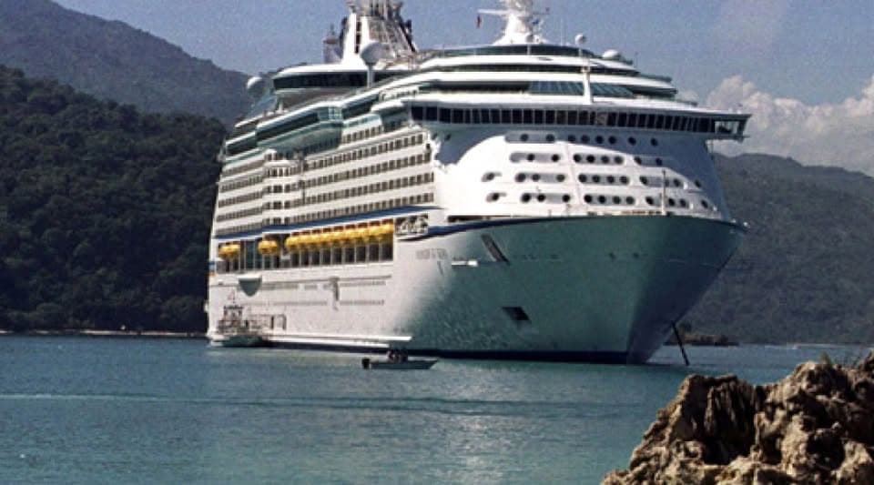 Posponen seis meses el cobro de 42 dólares a cruceristas 