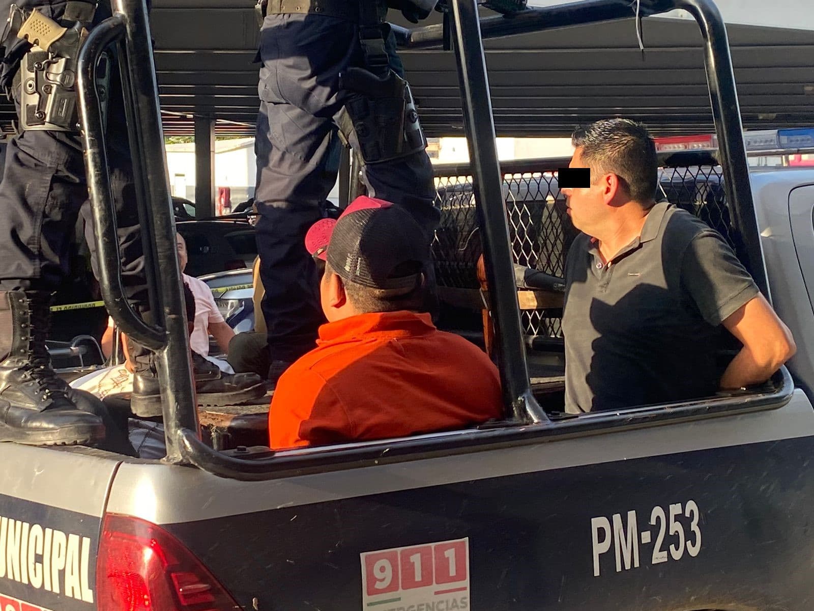 Detienen a reportero y sus 4 escoltas en Veracruz