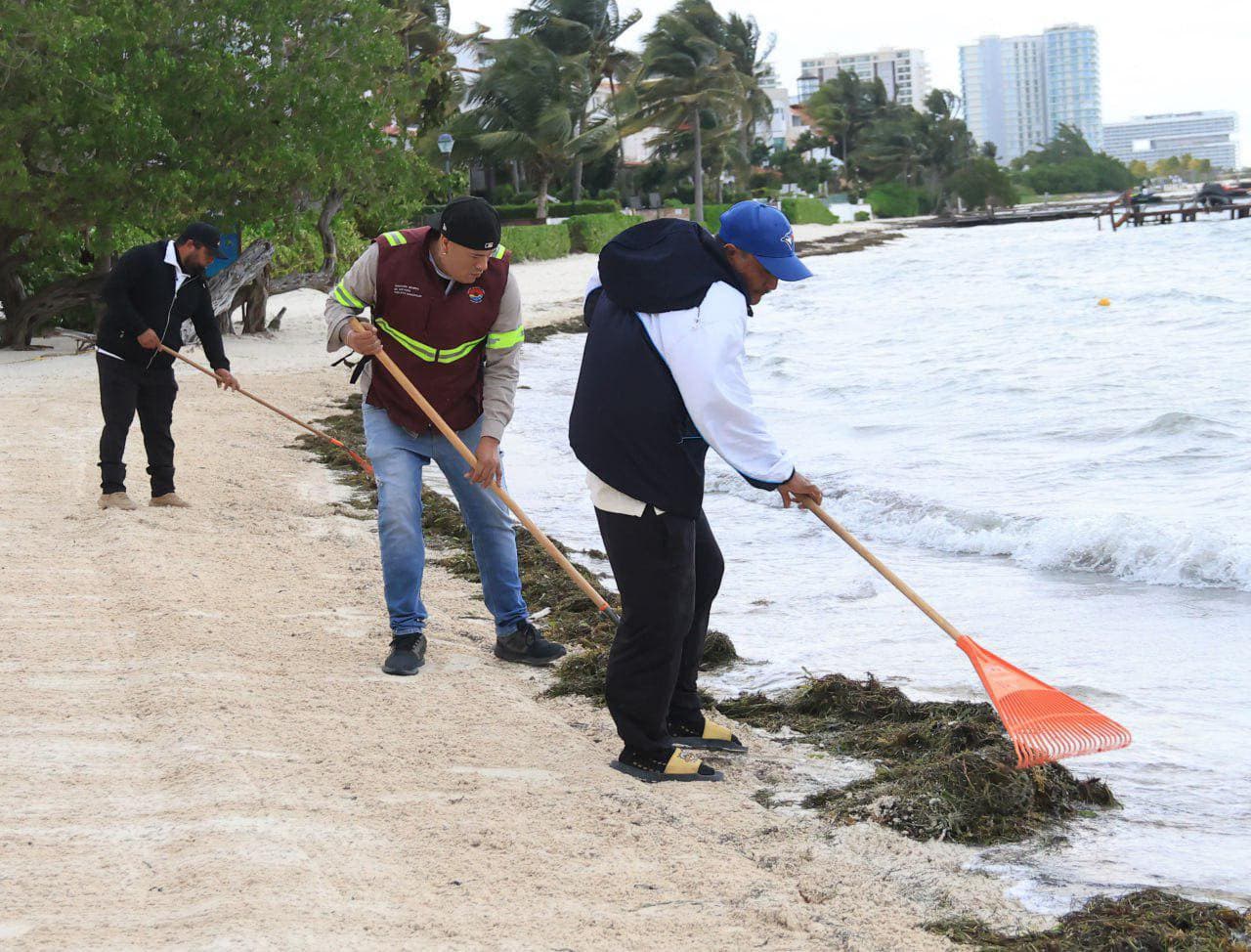 Conservan playas públicas limpias en Cancún
