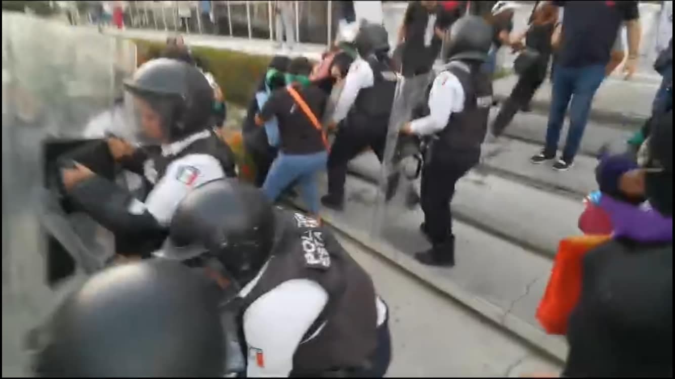 Dañan feministas Centro de Justicia de la Mujer 