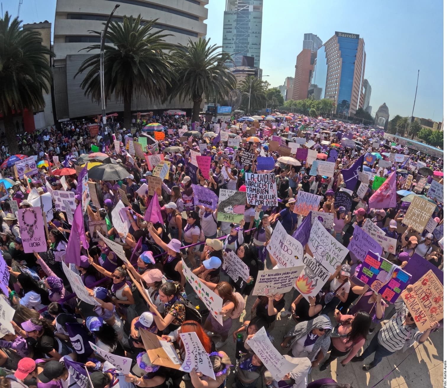 8M/ Madres e hijas levantan la voz en CDMX 