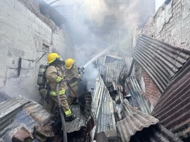 ImagenSe incendia bodega de cartón en Bastar Zozaya