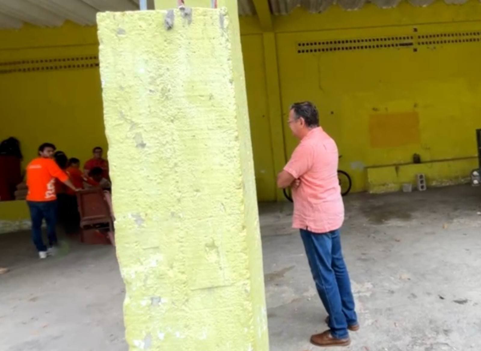 Pese a restricción ex funcionario cabildea en oficinas de gobierno