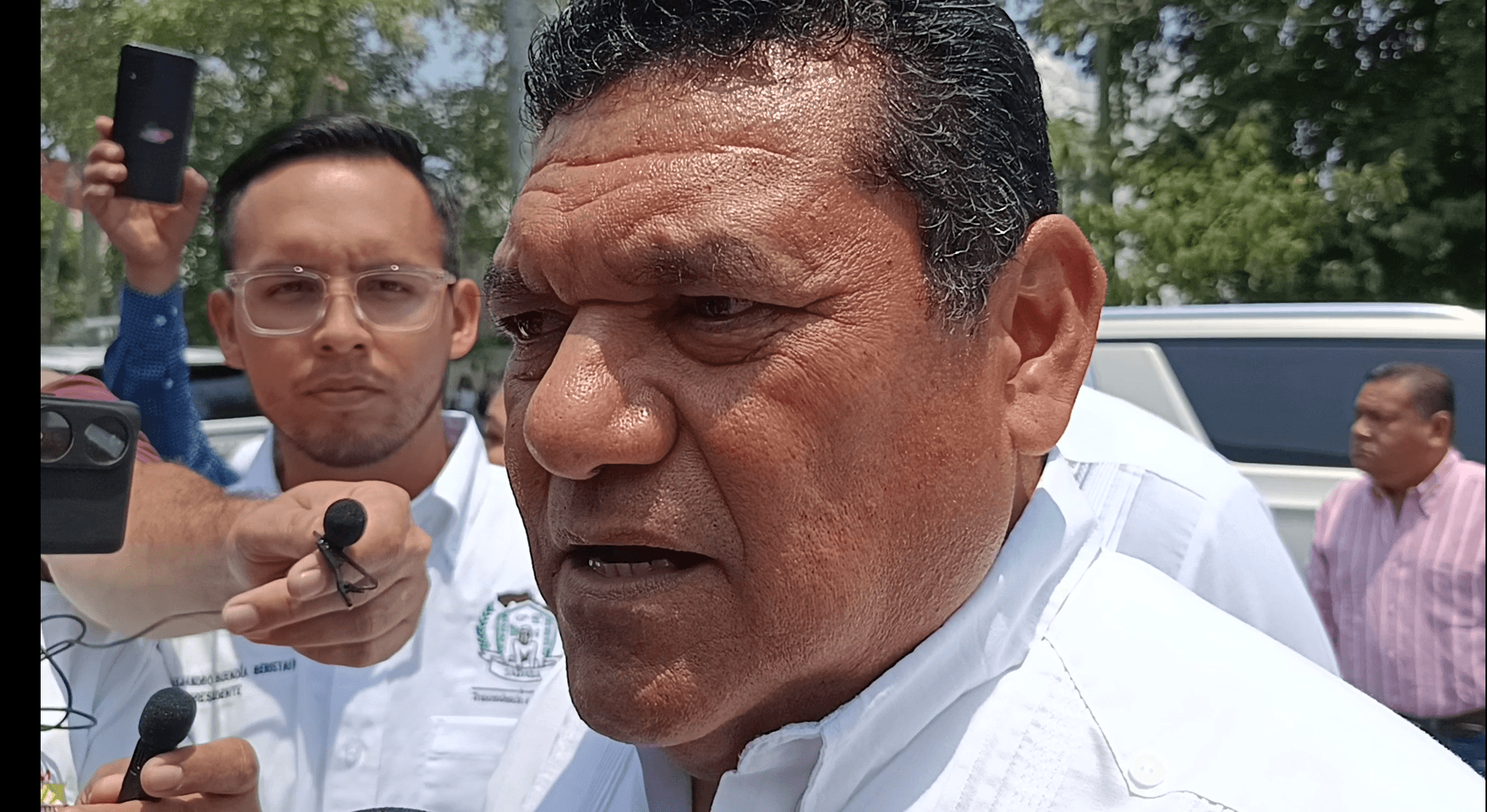 Celebra Javier May retiro de propaganda que lo vincula al 'Chelo Cano'