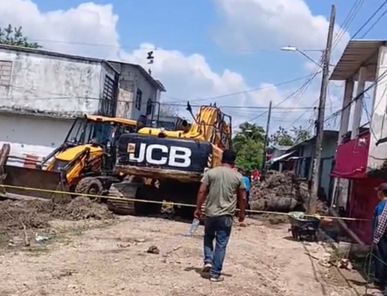 Muere obrero sepultado por deslave de tierra en Tenosique