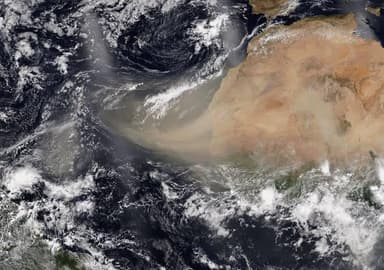 ImagenEl Sahara llega al Caribe: Cielos rojizos en Campeche