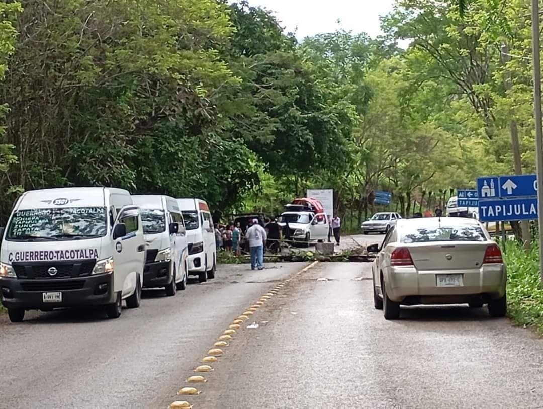 Por falta de luz cierran acceso a pueblo mágico 