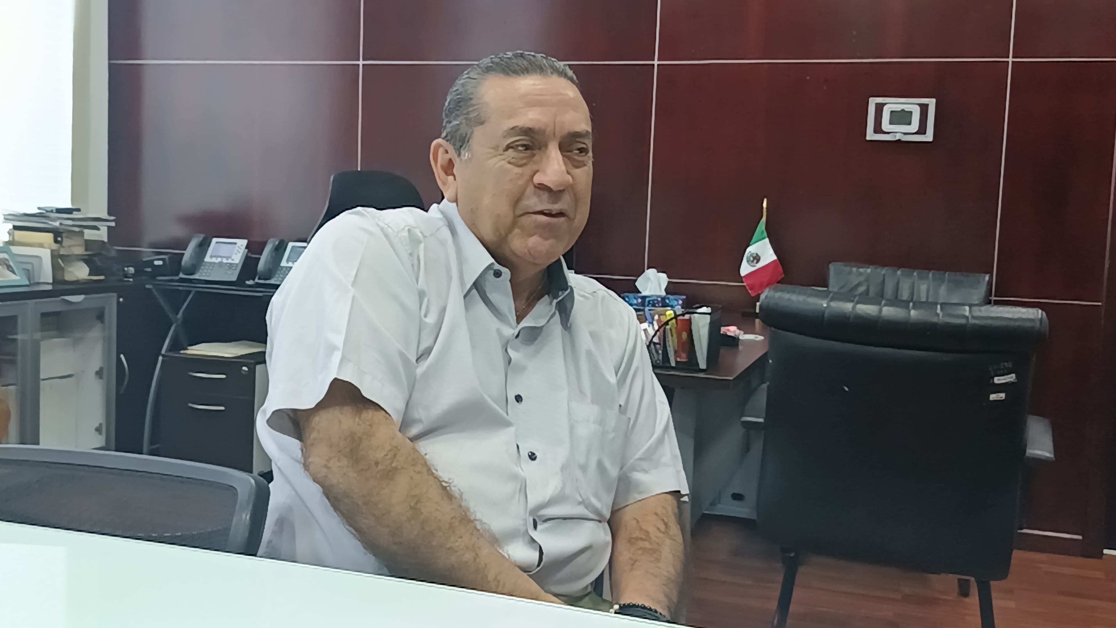 Salarios de policías, de acuerdo a su relación laboral