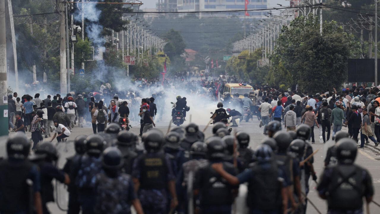 Generación Z colapsa gobierno de Nepal por lujos de hijos de políticos