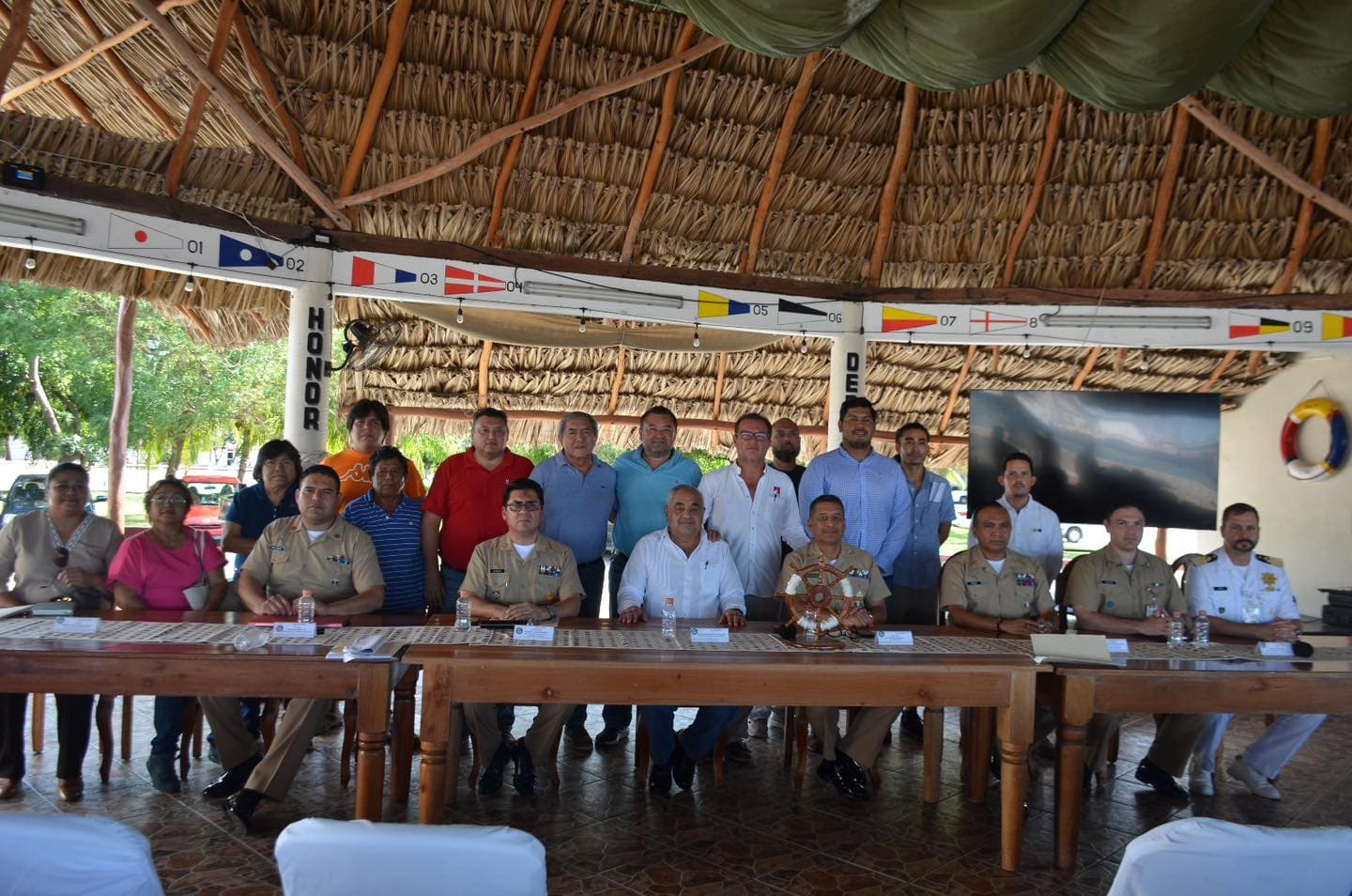Alcanzan acuerdo camaroneros y pescadores con Marina
