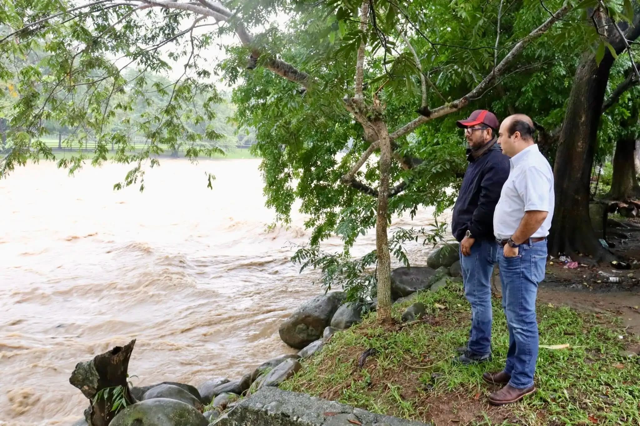 Dos muertos y 15 familias afectadas por inundaciones en Teapa