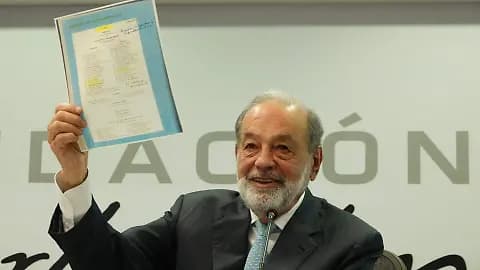 Hace "descuento" Slim a deuda de Pemex, estiman 49 millones de dólares