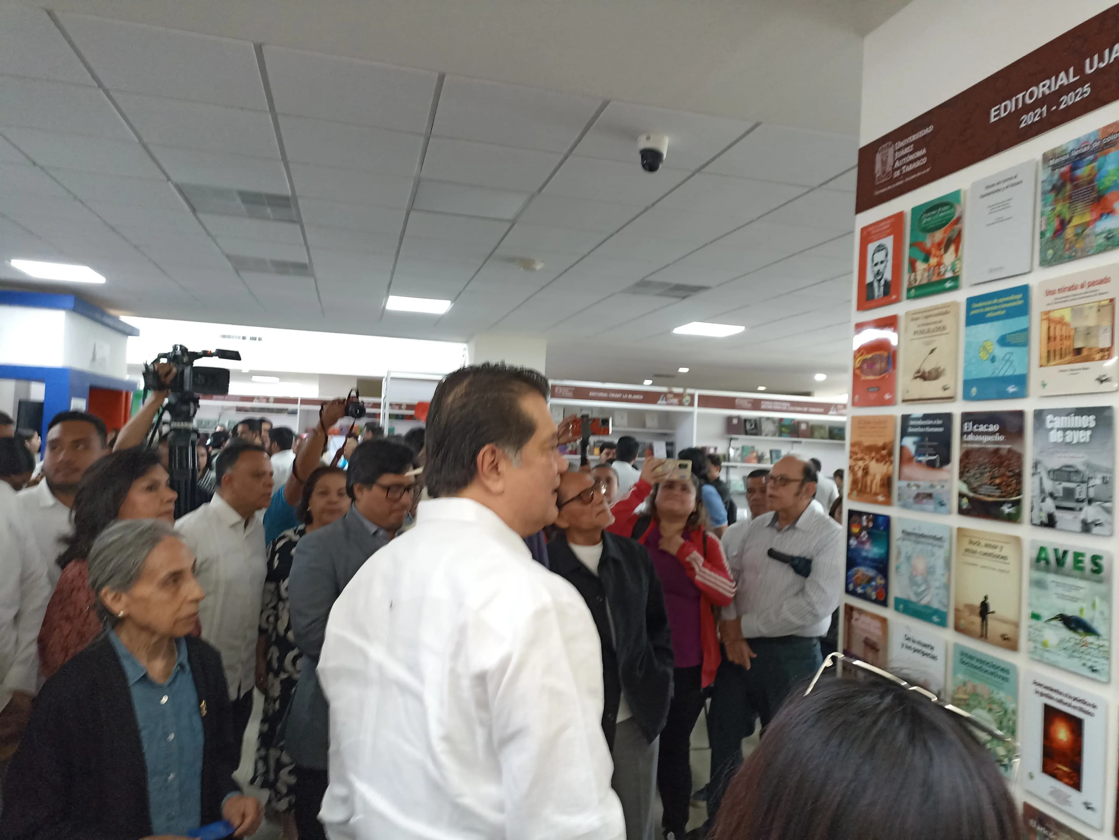 Inicia Feria Internacional del Libro en la UJAT