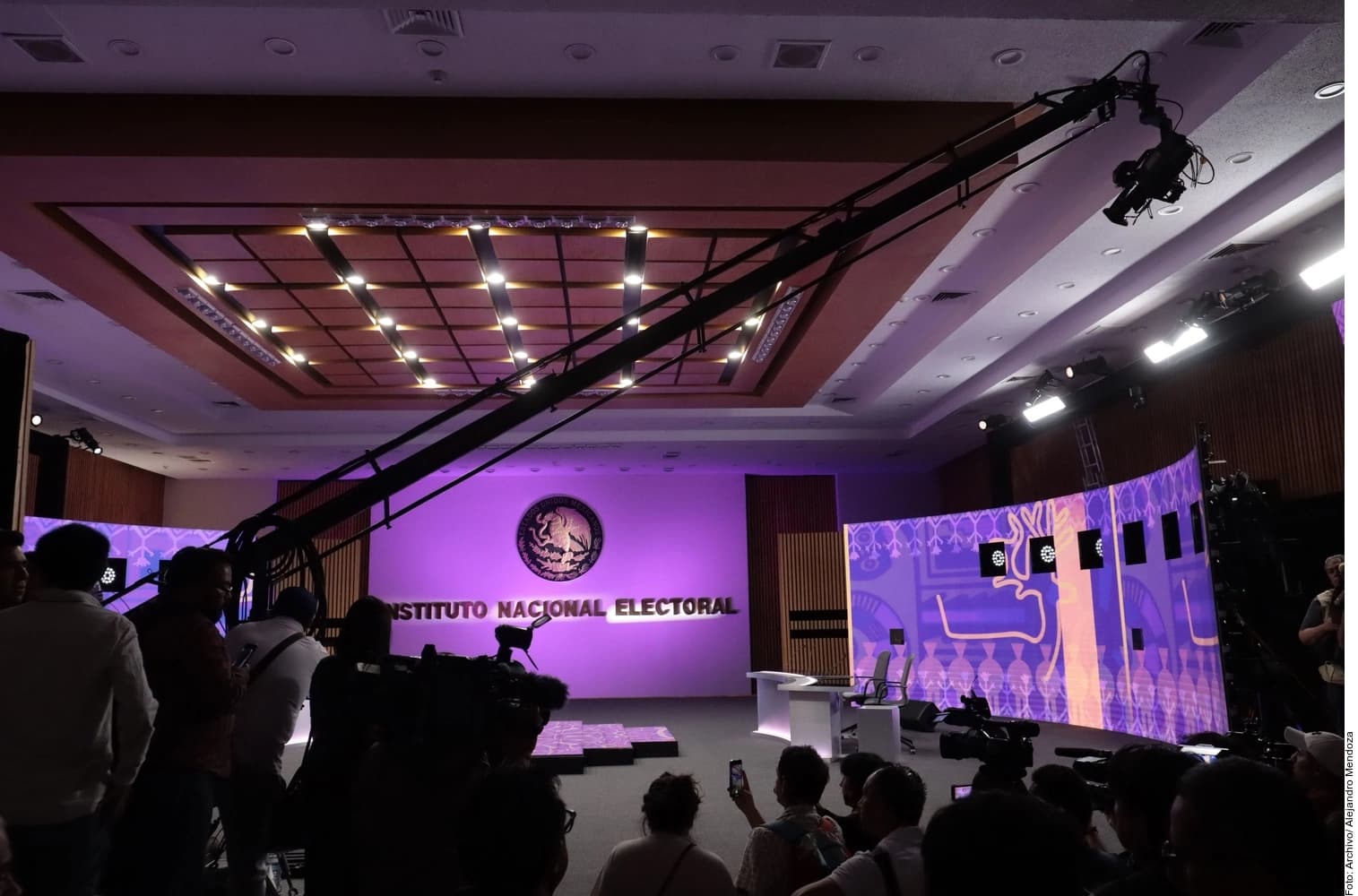 Ni INE confía en CFE, se prepara para apagones