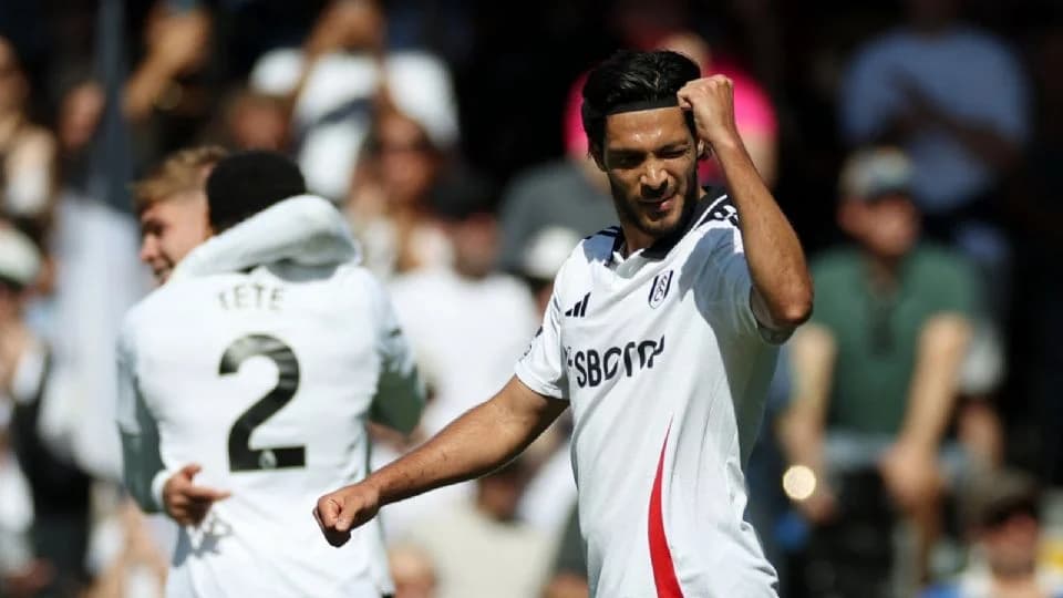 Raúl Jiménez anota gol 11 en temporada de Premier League