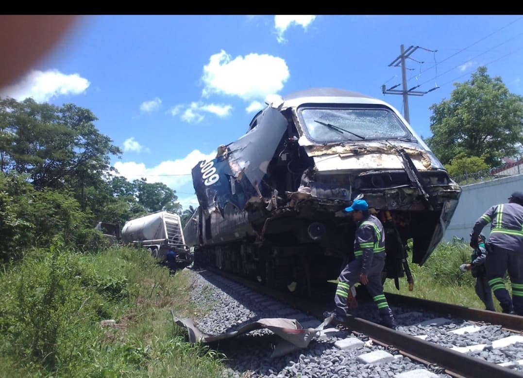 Choca tráiler contra Tren interoceánico en Macuspana