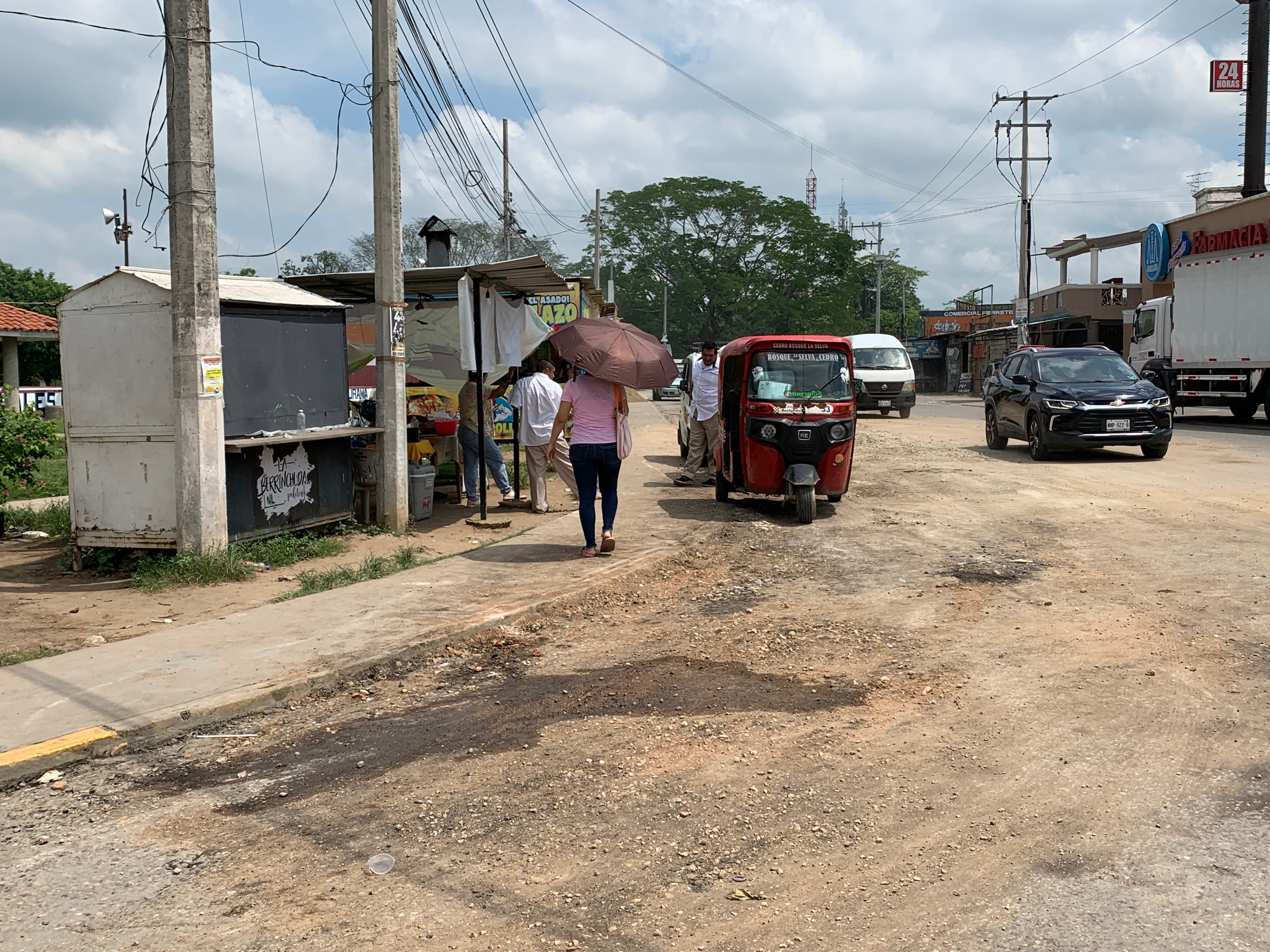Reparan fuga, pero omiten pavimentar calle