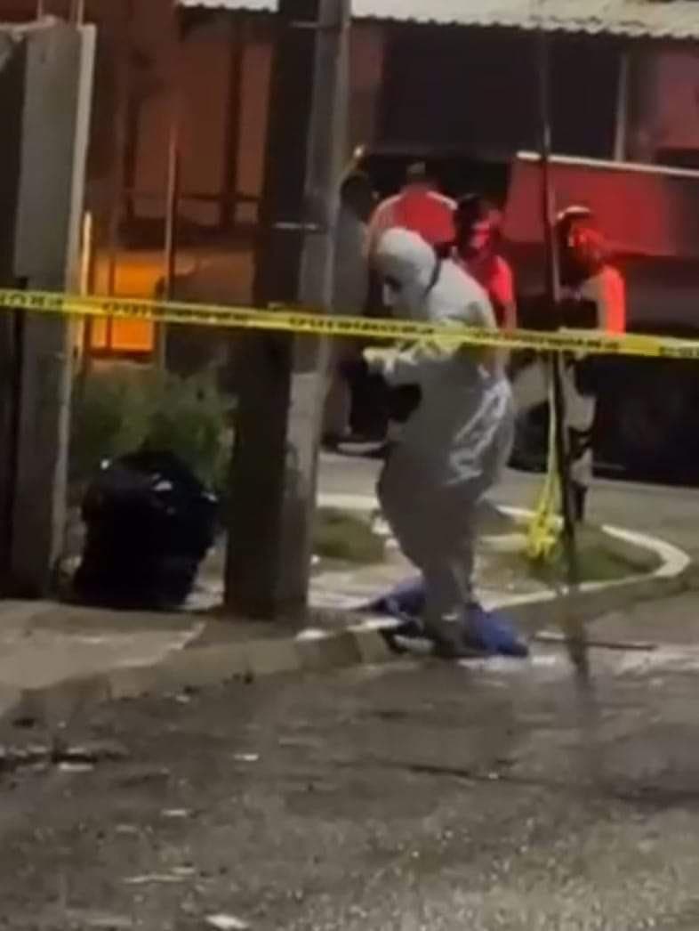 Dejan cabeza humana y mensaje amenazador