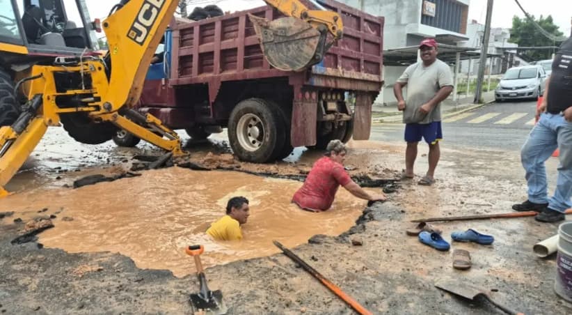 Llena de fugas de agua la 'Primero de mayo'