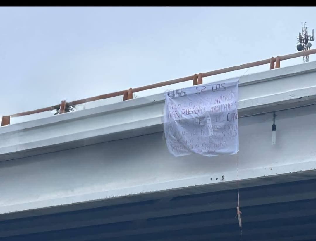 Colocan narcomanta en puente de Champotón